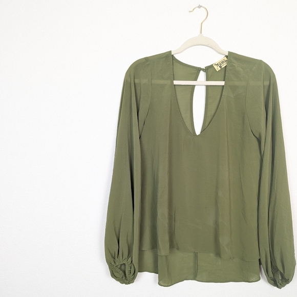 Show Me Your MuMu Olive Green Long Sleeve V-Neck Blouse Size M - Picture 3 of 7